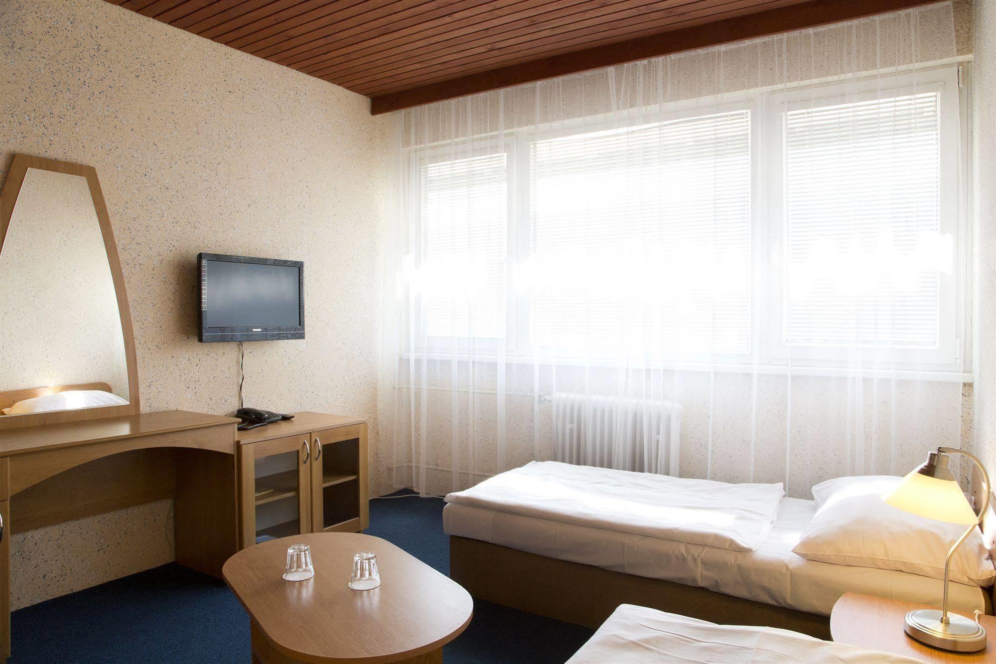 Garni Hotel Junior Bratislava Exterior photo