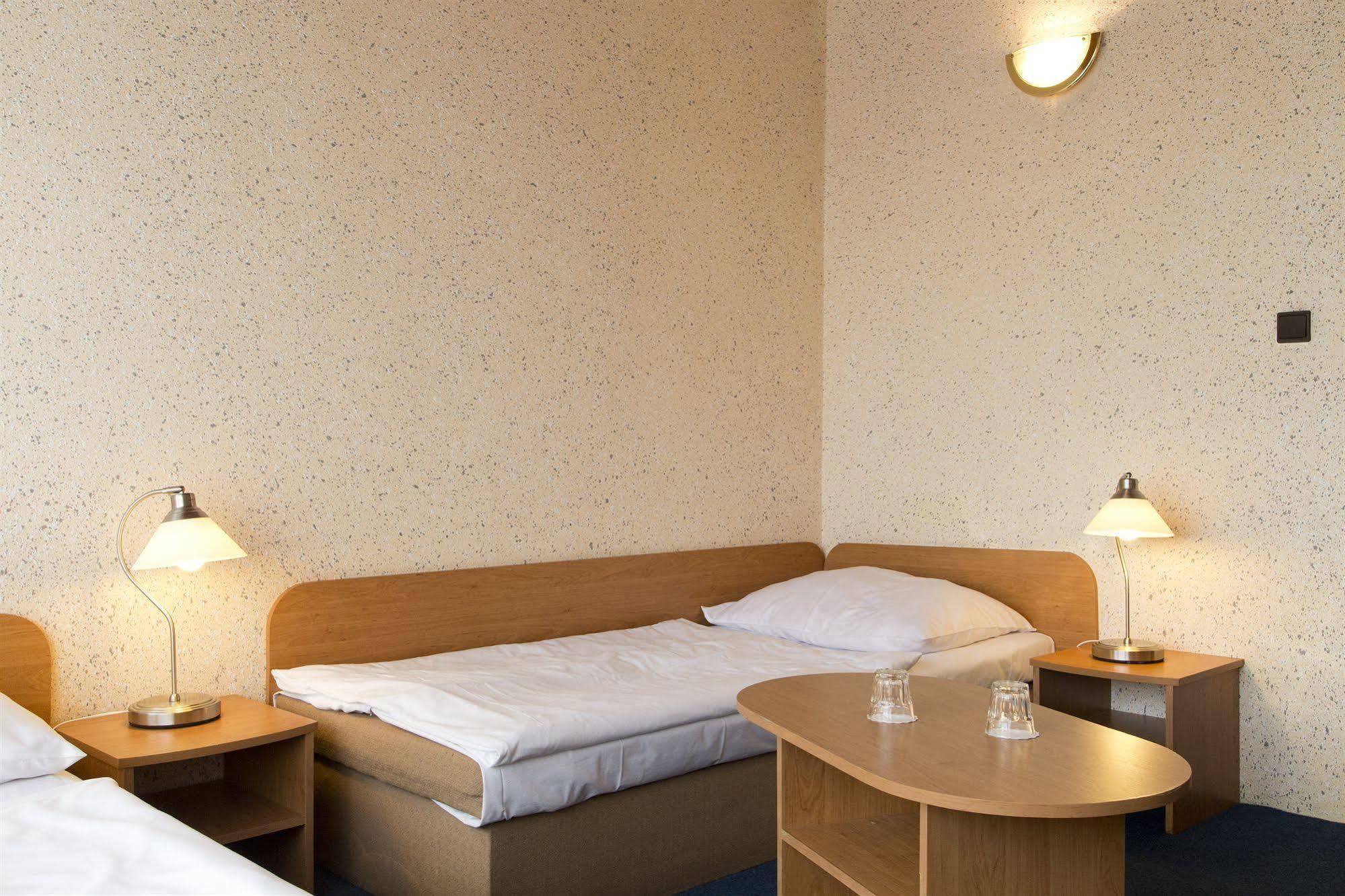 Garni Hotel Junior Bratislava Exterior photo