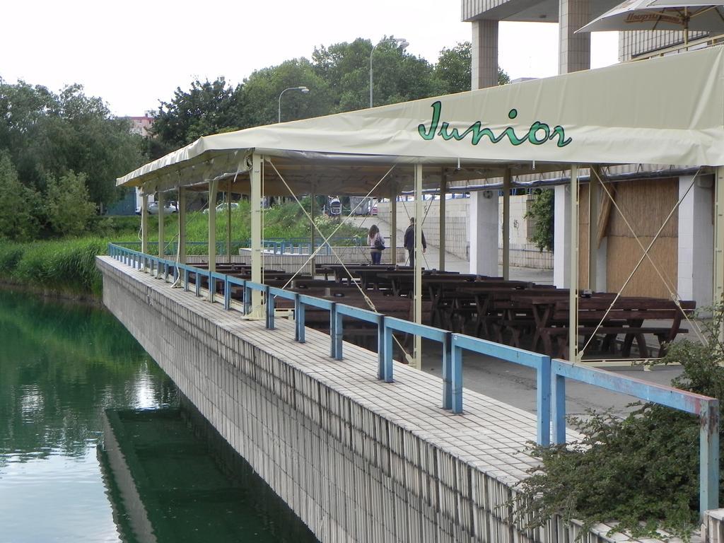 Garni Hotel Junior Bratislava Exterior photo