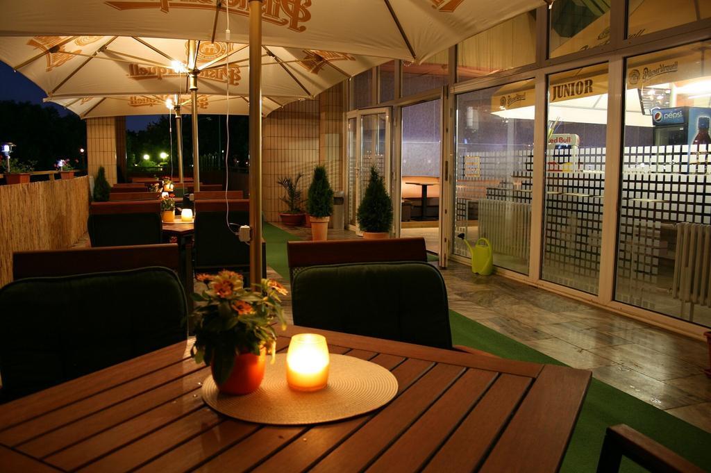 Garni Hotel Junior Bratislava Exterior photo